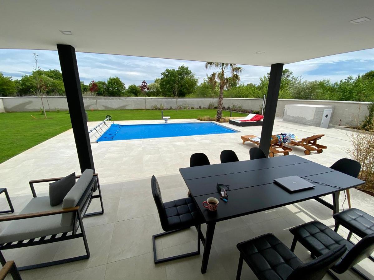 Villa Eni Medulin Sisan Heated Pool Exterior foto