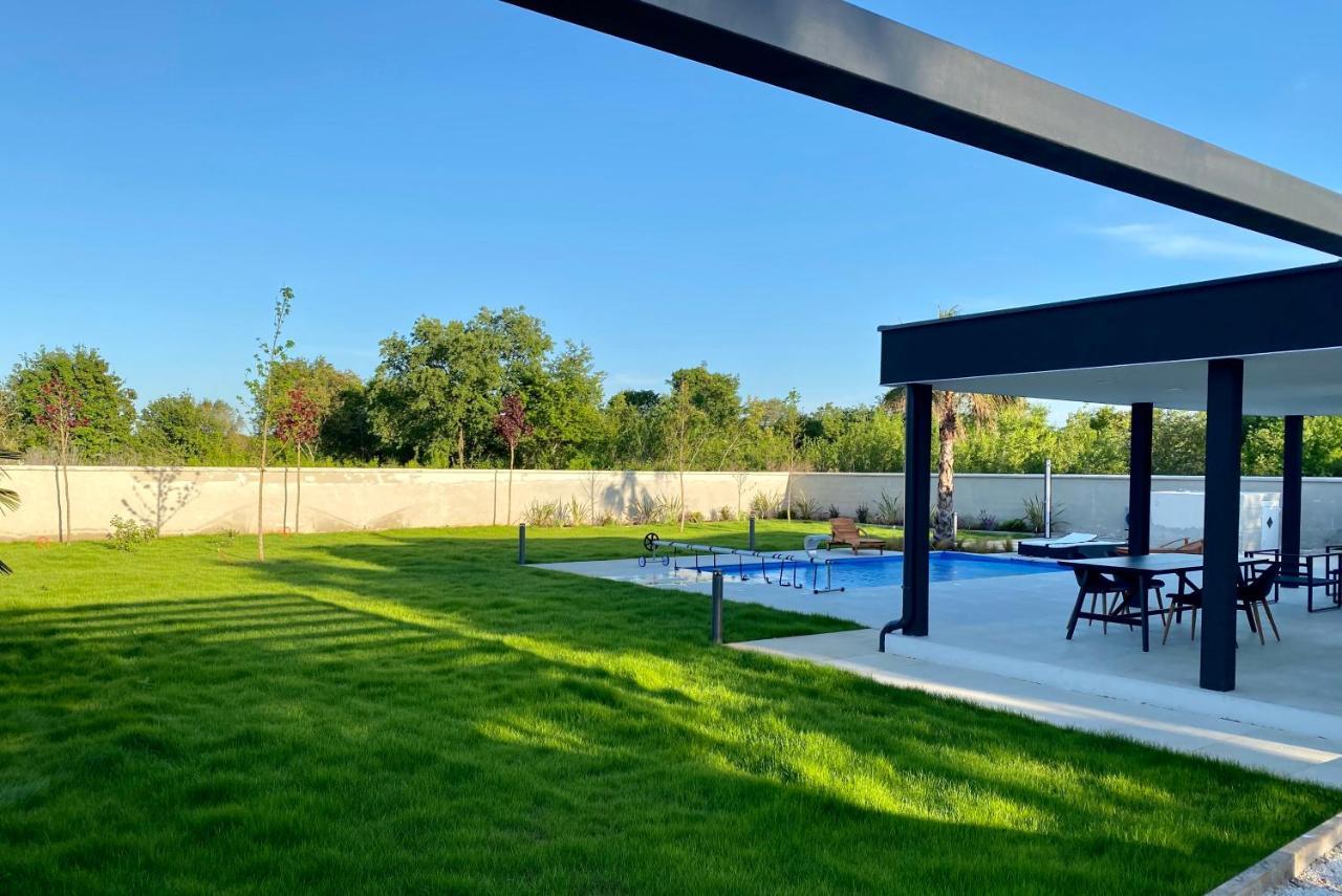Villa Eni Medulin Sisan Heated Pool Exterior foto